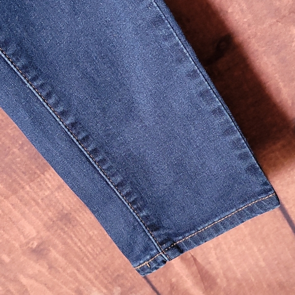 Levi Slimming Skinny Jean Size 30 Pre-Loved - Picture 6 of 13